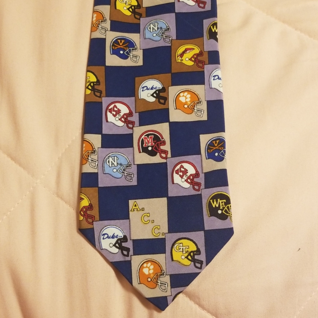 American Classic Vintage Ncaa Football Tie